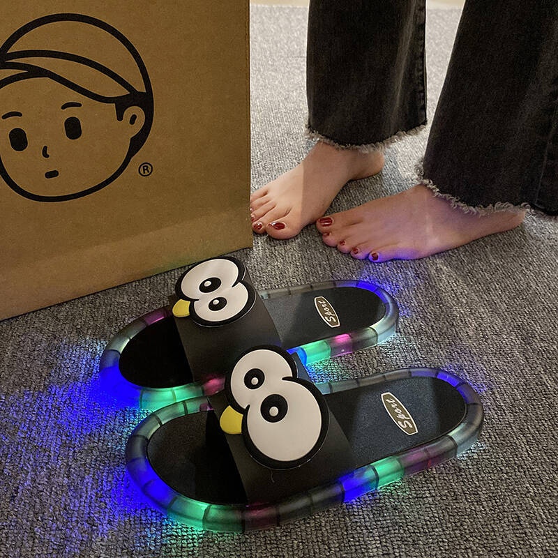 Mule Slip On - Pantuflas luminosas divertidas con ojos grandes,